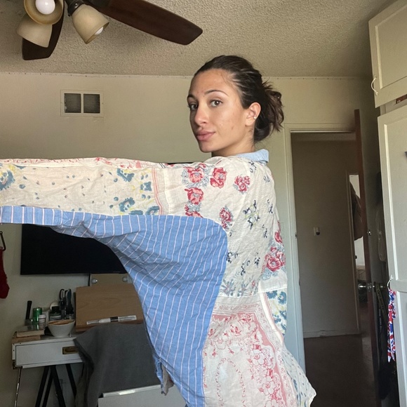 Free people button down Oxford floral shirt blouse size small - Picture 2 of 4